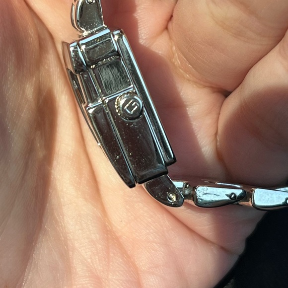 Gucci G 3600 Series Watch - Picture 4 of 5